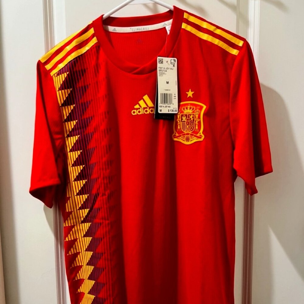 NWT Spain La Seleccion Jersey, size Medium